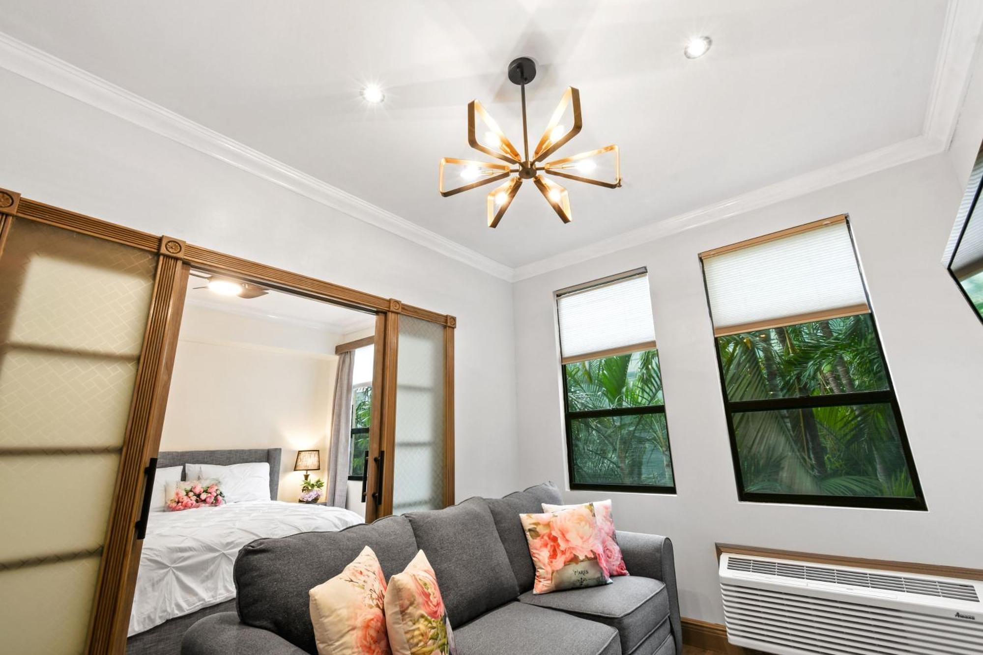Orchid - Historic Palm Apartment