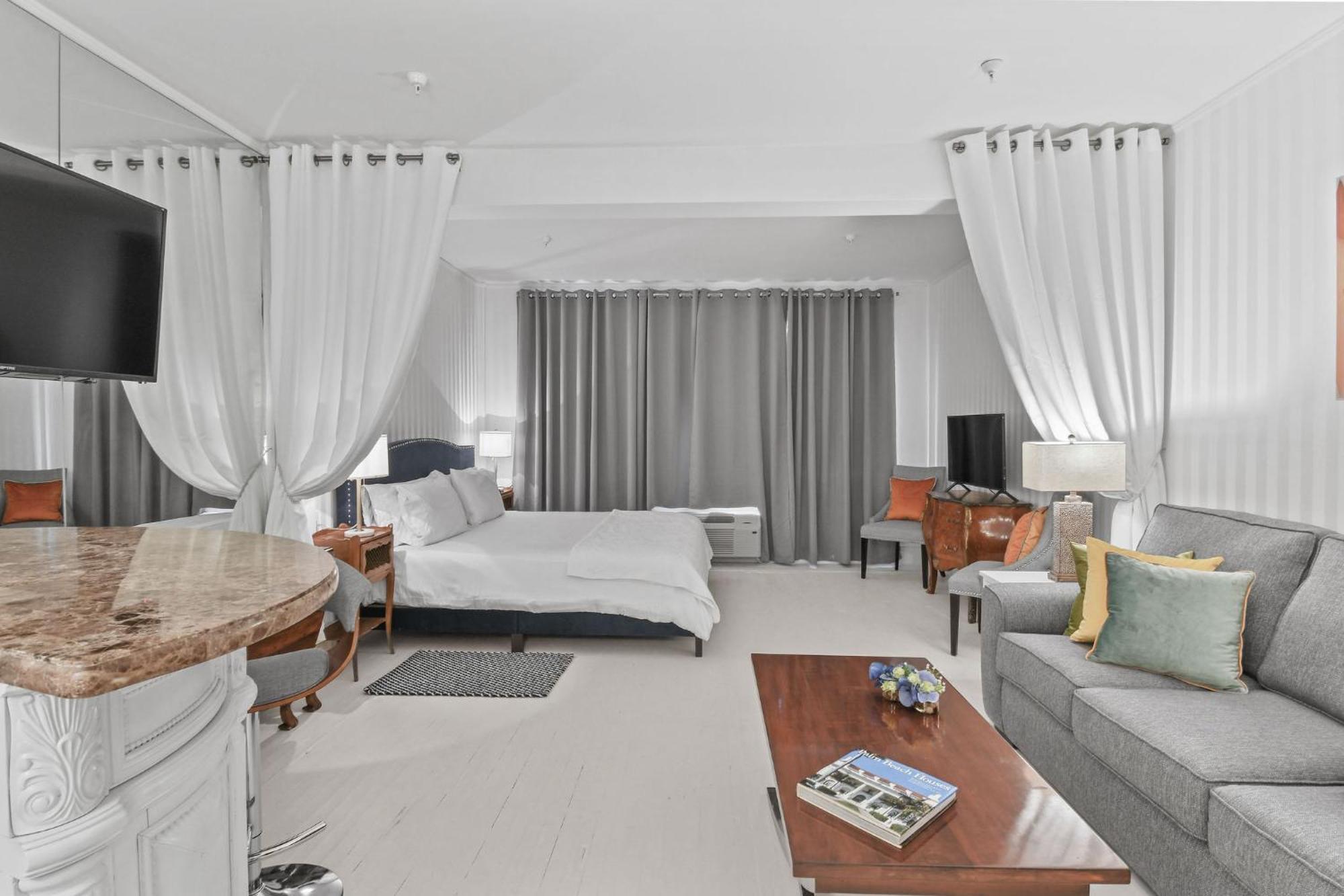 Orchid - Historic Palm Apartment