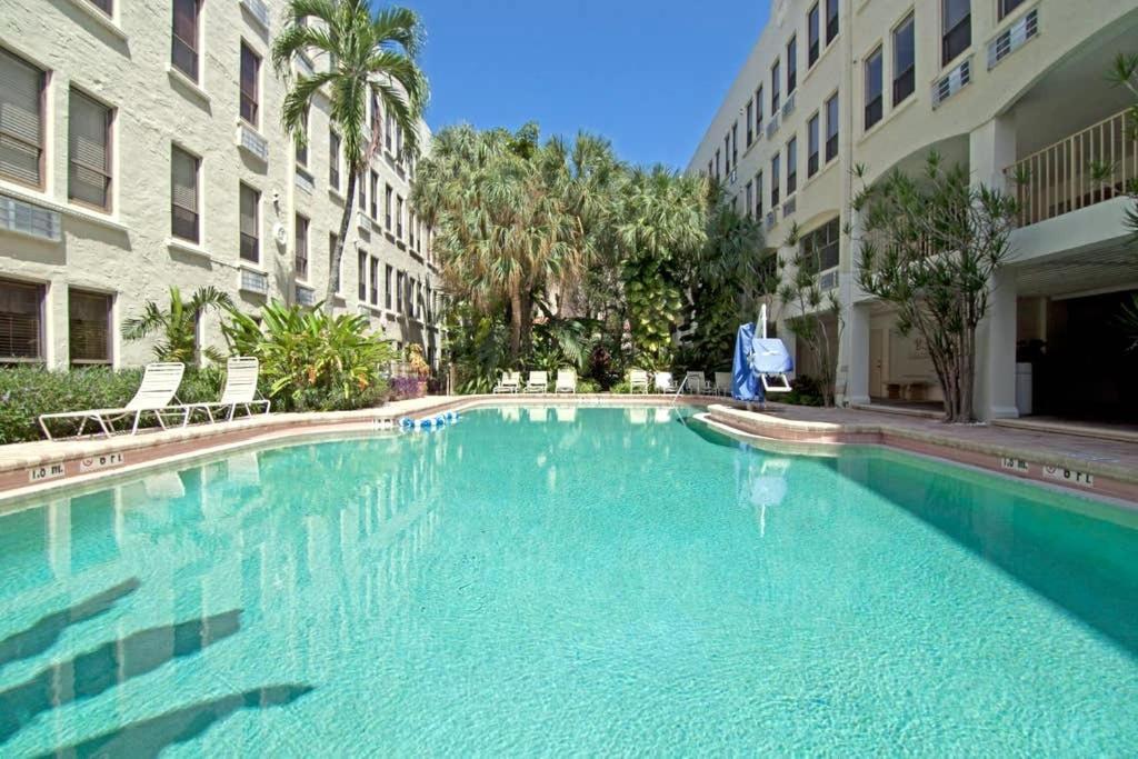 Hemingway At Palm Island Aparthotel